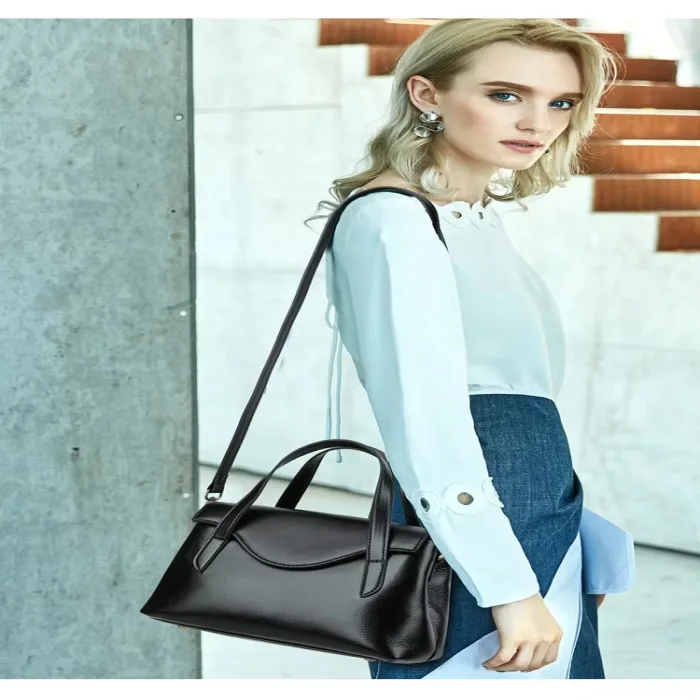Atmospheric Crossbody Large Capacity Handbag (Black)