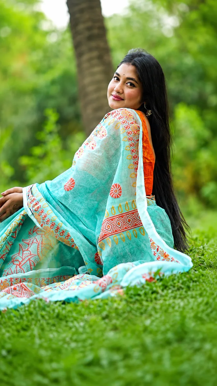 প্রিমিয়াম স্কাই ব্লু সফট কটন হ্যান্ড এমব্রয়ডারি শাড়ি